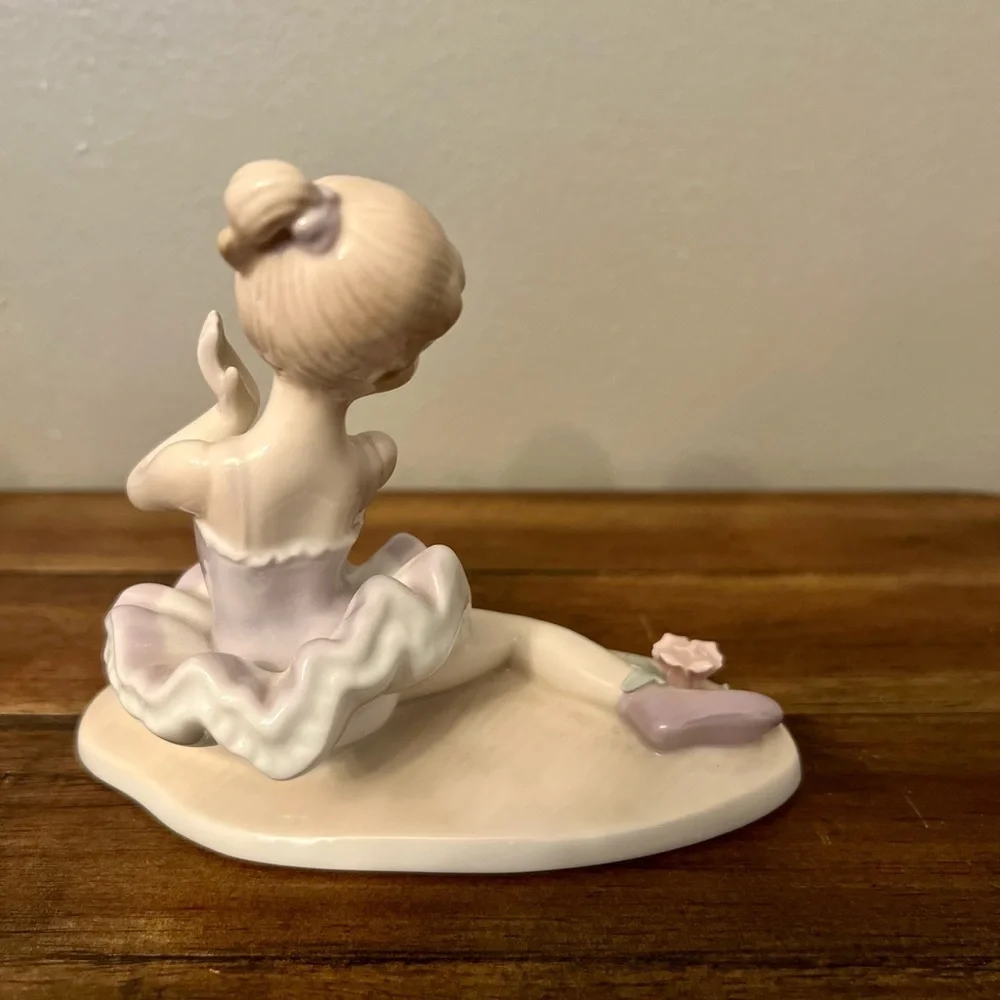 ASPEN GALLERY Collection Ladies 3 Set Porcelain Ballerina Figurines